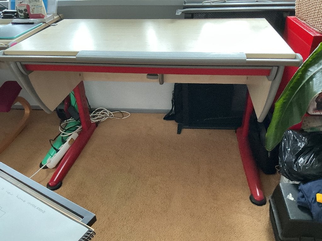 Moll kinderbureau met Stokke kniestoel, Ophalen, Gebruikt