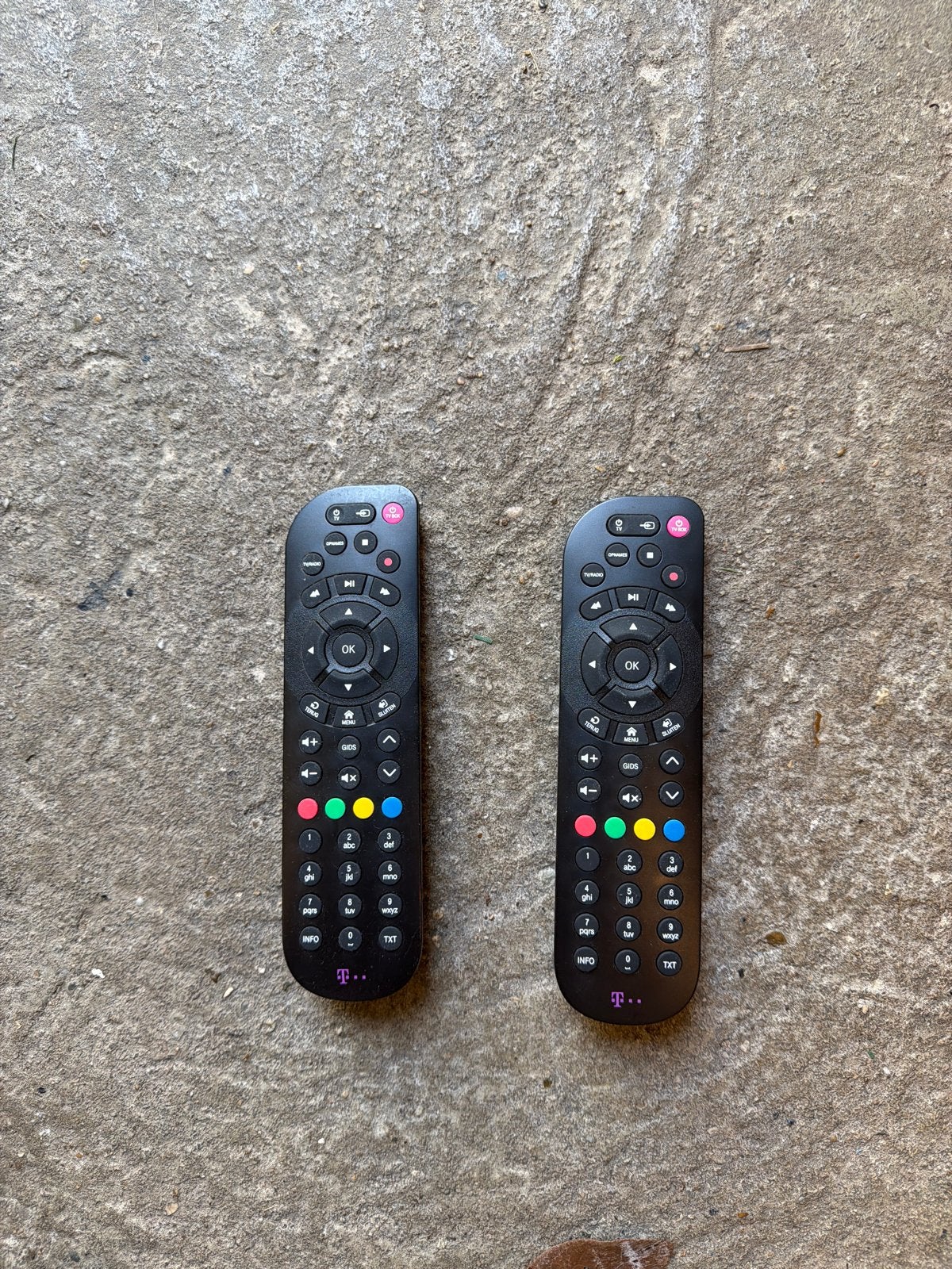 T-Mobile afstandsbedieningen (2 stuks), Ophalen, Gebruikt, Tv, Origineel