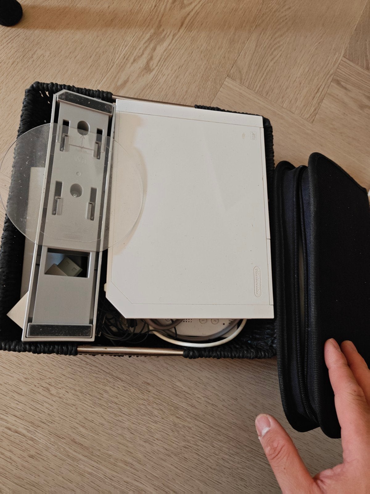 Wii console met standaard en accessoires, Ophalen, Gebruikt, Zonder controller