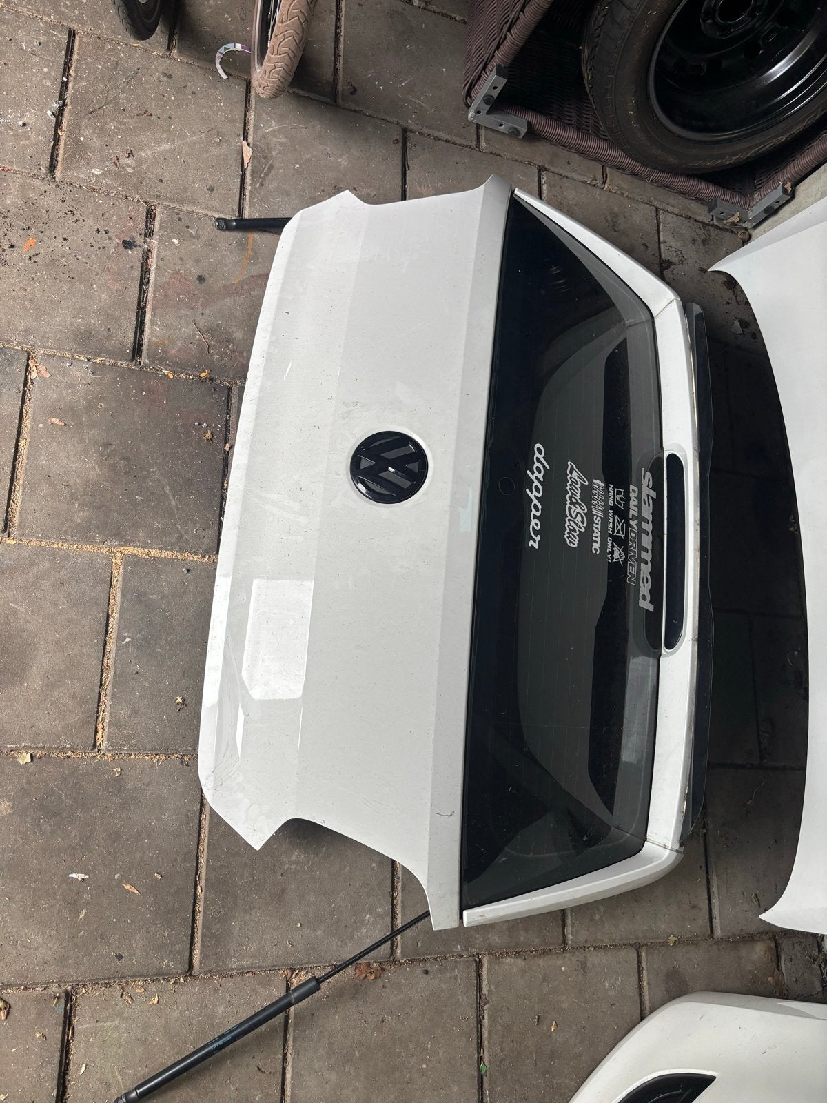 Kofferbak klep VW Polo 6R (2010) met spoiler en geblindeerd, Auto-onderdelen, Carrosserie en Plaatwerk, Ophalen, Gebruikt, Achterklep