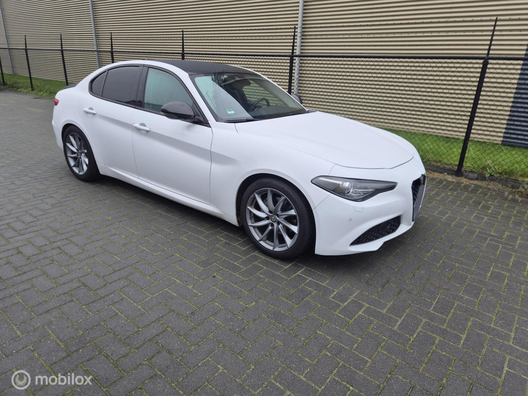 Alfa Romeo Giulia 2.2 Diesel automaat, Auto's, Automaat, 745 kg, Achterwielaandrijving, Gebruikt