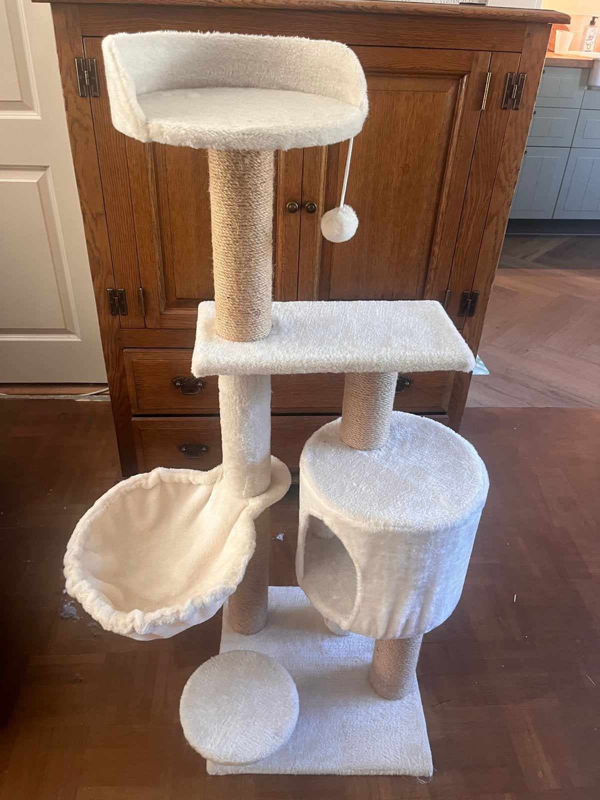 Katten krabtoren met hangmandje en huisje. Zo goed als nieuw, Dieren en Toebehoren, Ophalen, Zo goed als nieuw