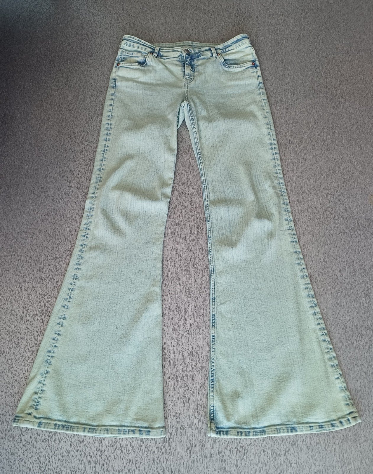 Monki Katsumi Low Waist Flared Jeans (W31W32/L34), Kleding | Dames, Spijkerbroeken en Jeans, Blauw, Ophalen of Verzenden, Zo goed als nieuw