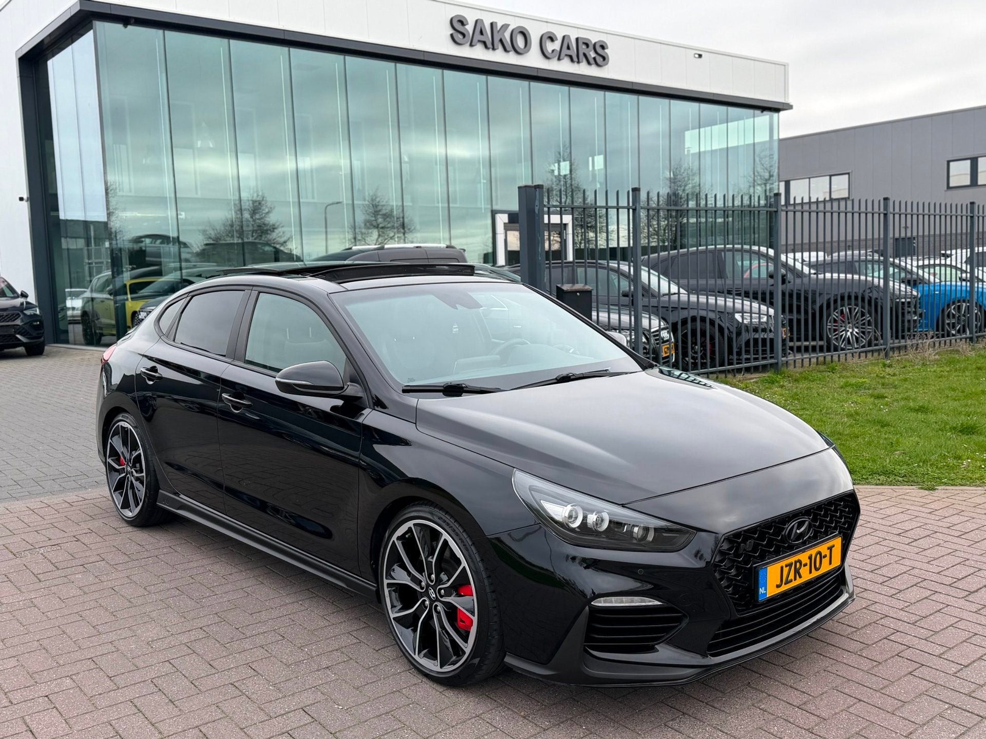 Hyundai I30 2.0 T-GDI N2 Performance Fastback Pano Dealer on, 1998 cc, 4 cilinders, 700 kg, Zwart