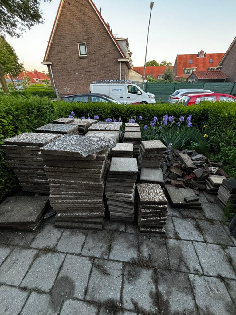 Gratis af te halen: Diverse tuintegels, Tuin en Terras, Tegels en Klinkers, Ophalen, Gebruikt, 10 m² of meer, Beton