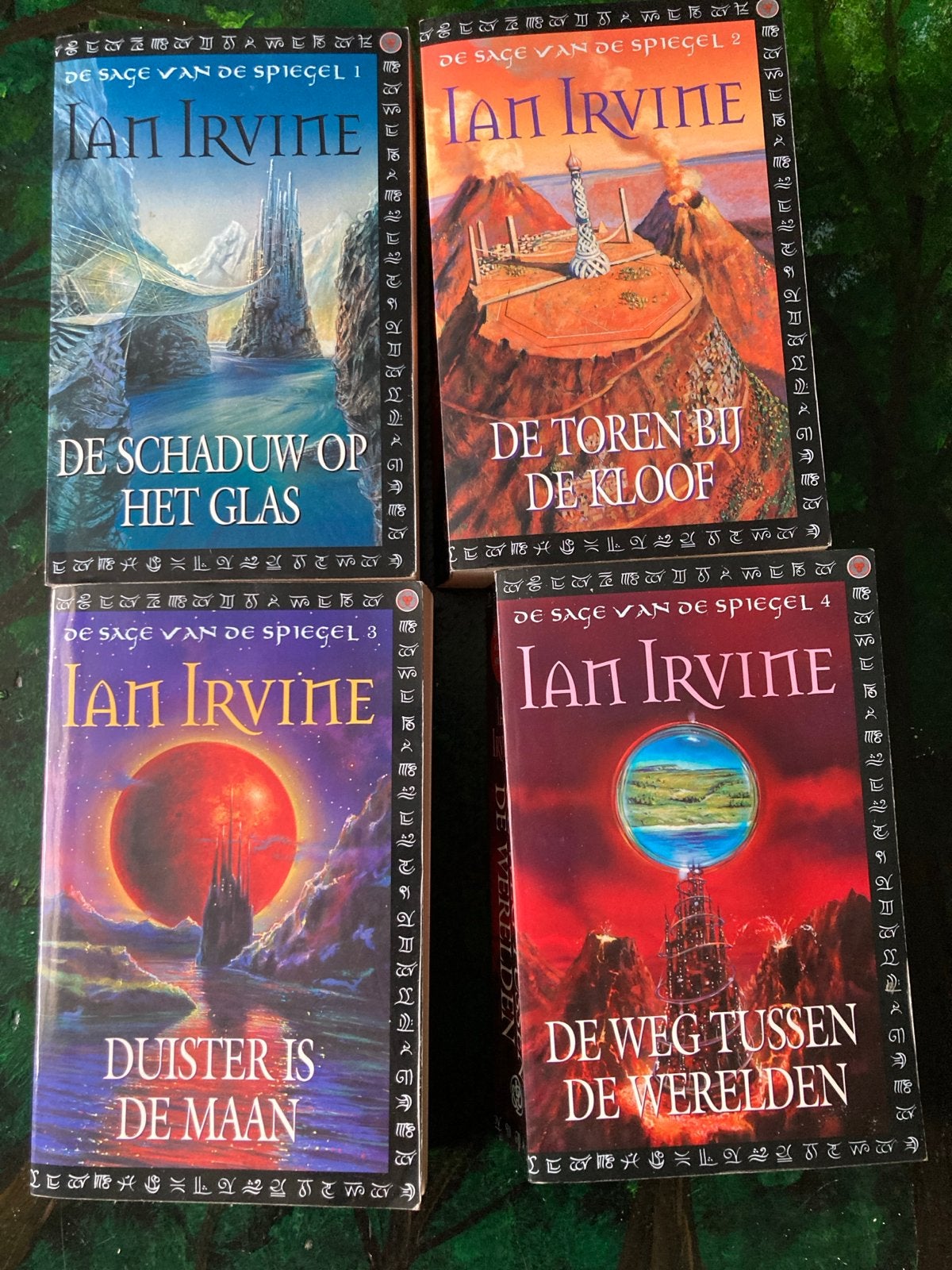 De Sage van de Spiegel - Ian Irvine (deel 1-4), Ophalen, Gelezen
