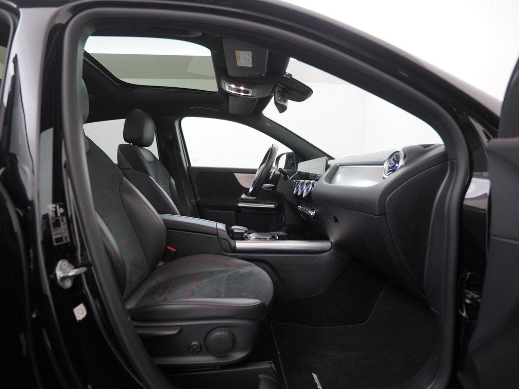 Mercedes-Benz GLA-klasse 250e AMG Night | Panoramadak | Came, Auto's, Mercedes-Benz, 12 maanden, Leder en Stof, Zwart, Bedrijf
