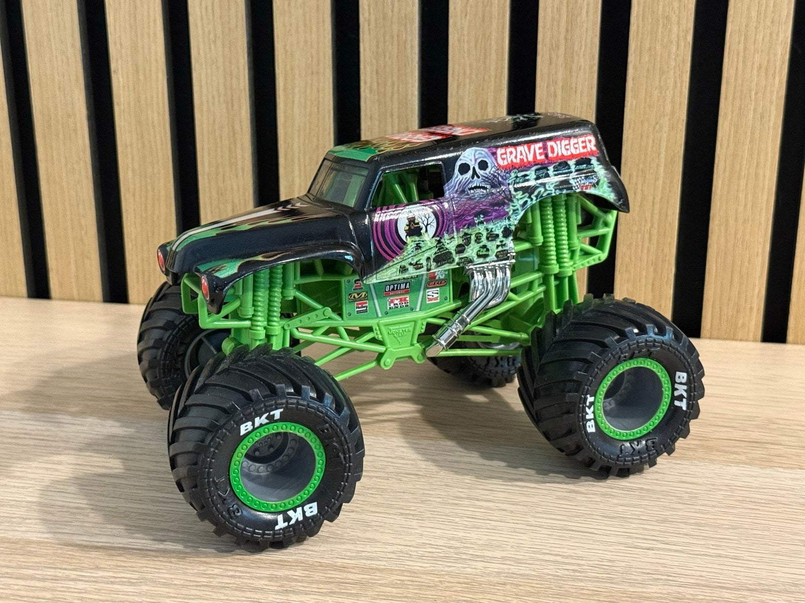 Monster Jam Grave Digger speelgoedtruck 1:24, Ophalen of Verzenden, Gebruikt