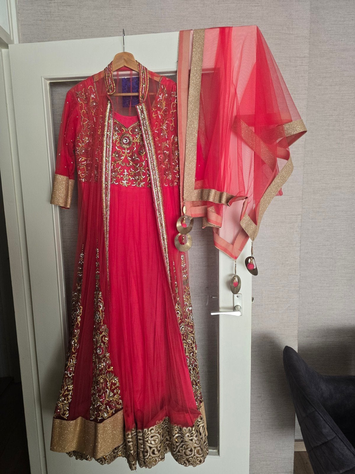 Rode 3-delige Indiase jurk met dupatta - Maat 42/44, Ophalen of Verzenden, Zo goed als nieuw, Maat 42/44 (L), Rood