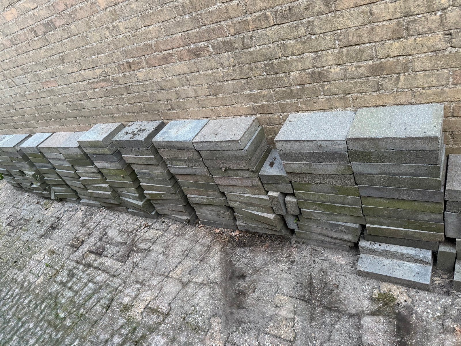 Bestrating - Betontegels (20x30cm) tegen elk aannemelijk bod, Tuin en Terras, Ophalen, Gebruikt, Klinkers, 10 m² of meer