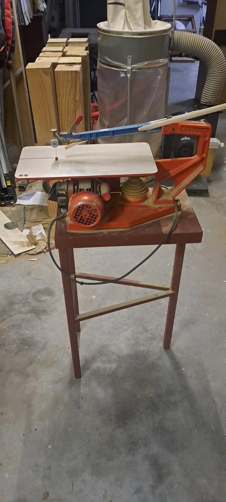 Hegner figuurzaagmachine met statief, Ophalen, Gebruikt, 70 mm of meer, Hegner
