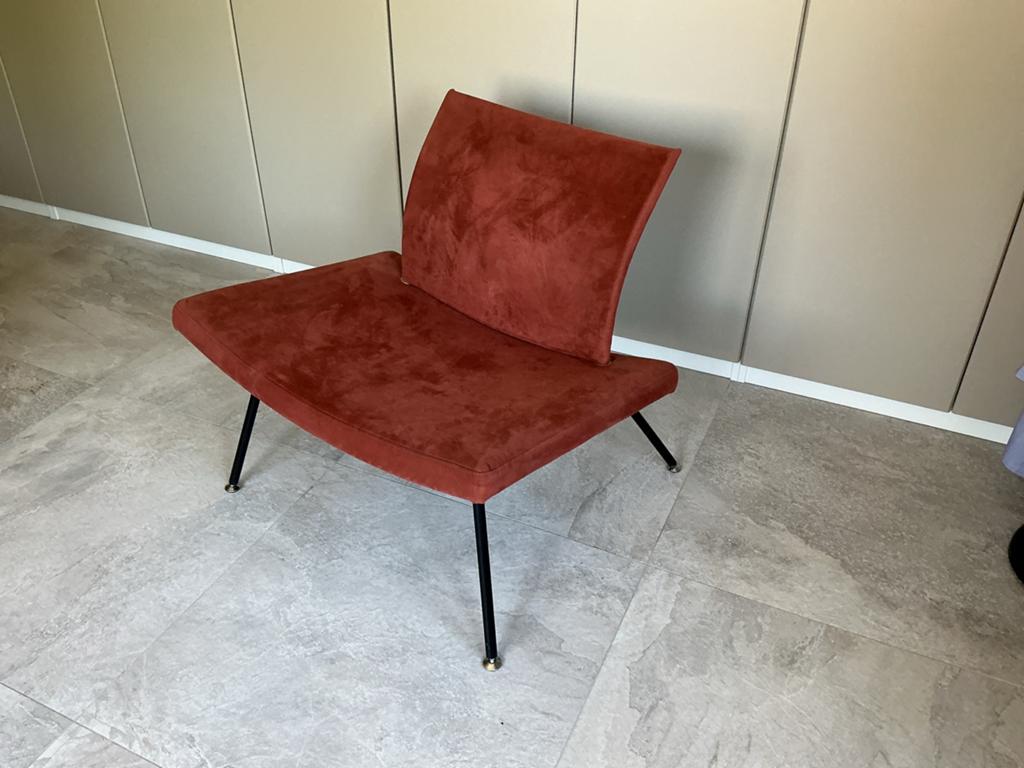 KFF design fauteuil Terracotta stof met zwart metalen poten, Huis en Inrichting, Stoelen, Zo goed als nieuw, Eén, Stof, Overige kleuren
