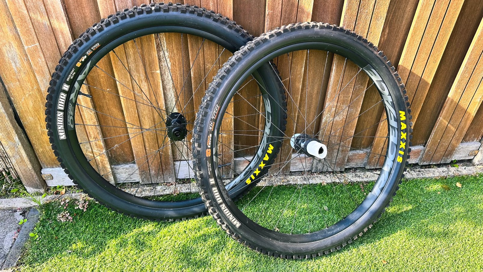 raceface ar30 dt swiss 370 met Maxxis Minion, Ophalen of Verzenden, Zo goed als nieuw