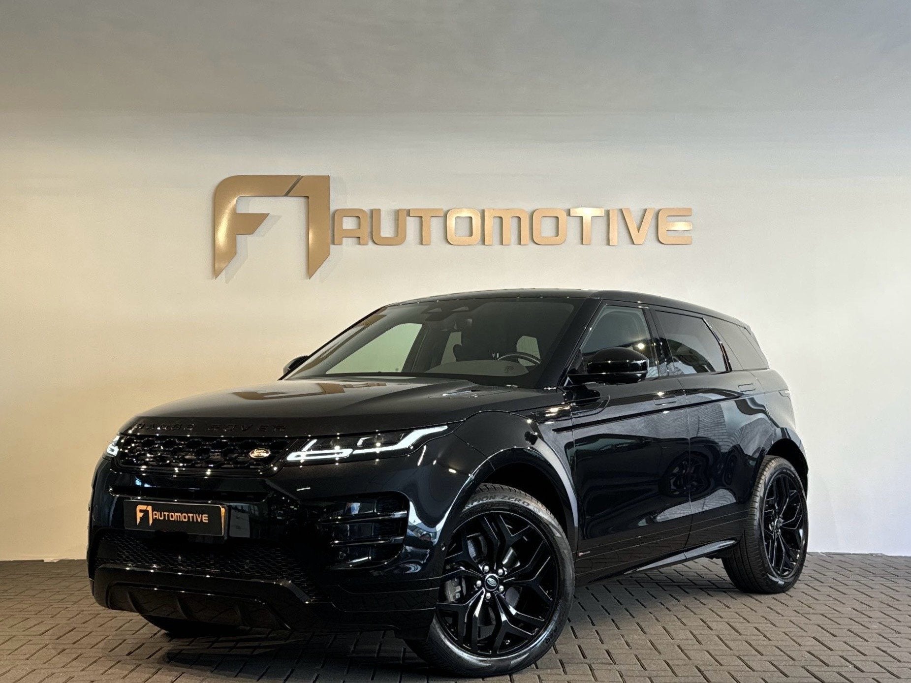 Land Rover Range Rover Evoque 2.0 P200 AWD HSE Memory|Trekha, Auto's, Land Rover, 4 cilinders, Zwart, Leder, Bedrijf