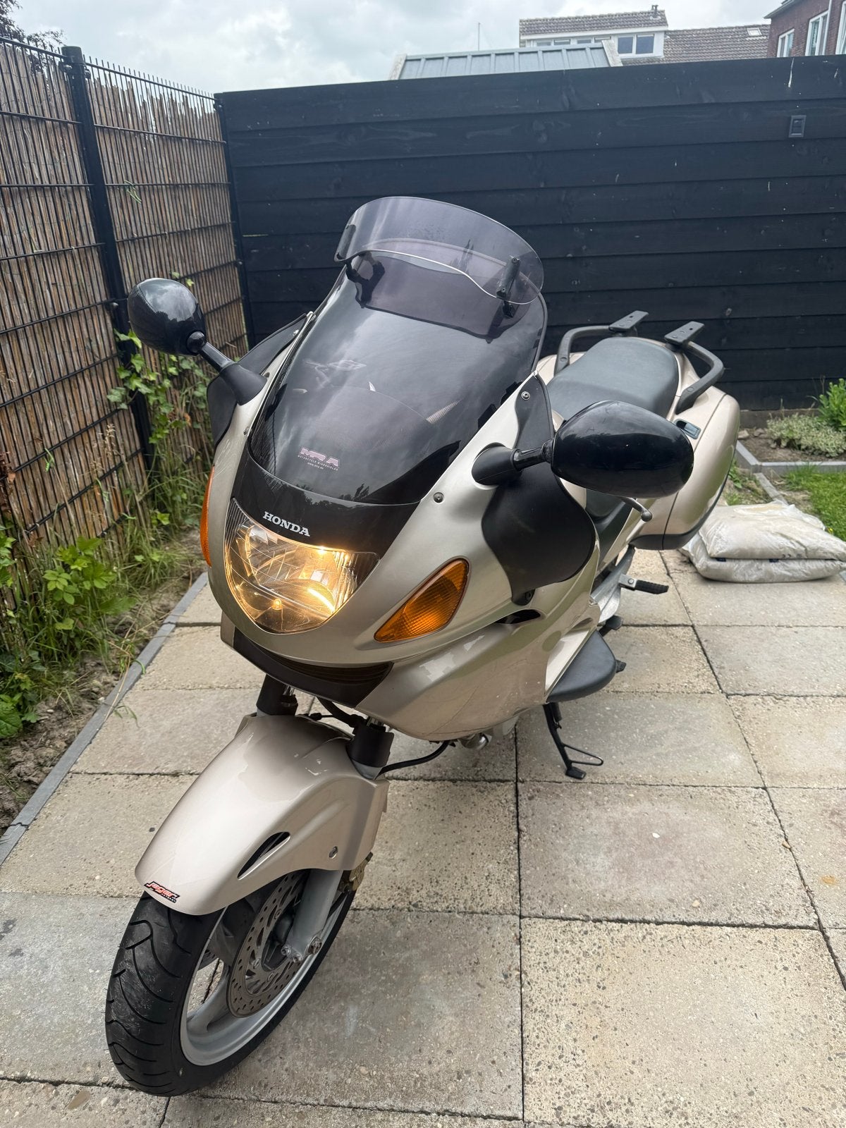 Honda Deauville 650 uit 1998 - Comfortabele Toermotor, Cardan-aandrijving, 2 cilinders, Gebruikt, Particulier