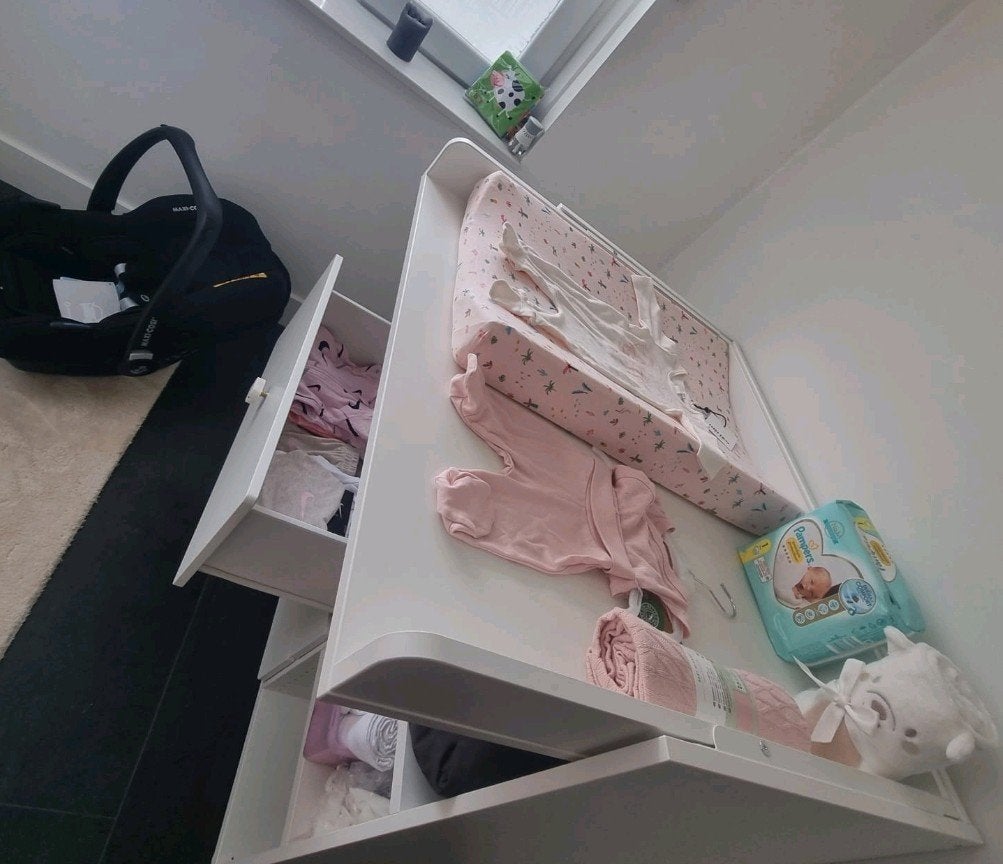 Witte commode met lades en open vakken ikea smastad, Kinderen en Baby's, Kinderkamer | Commodes en Kasten, Ophalen of Verzenden
