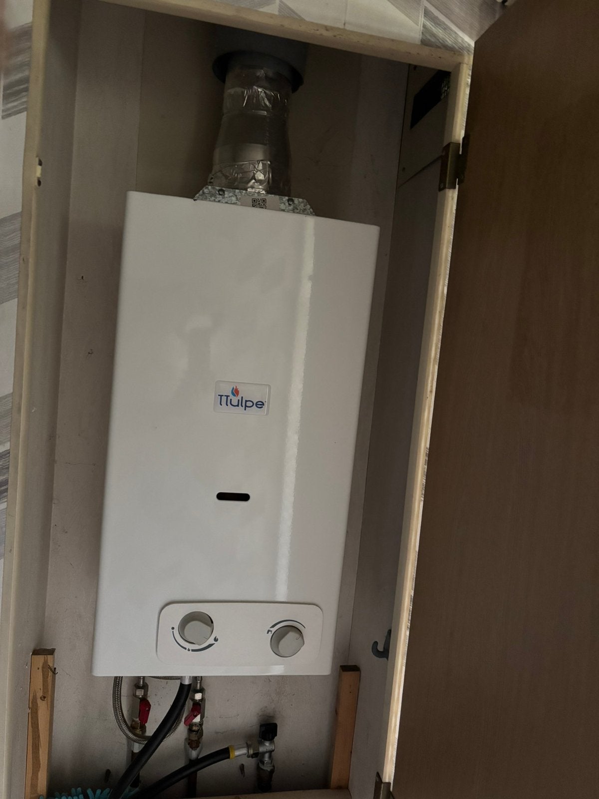 Ttulpe propaan geiser 11 ltr voor sta caravan, Caravans en Kamperen, Ophalen, Zo goed als nieuw