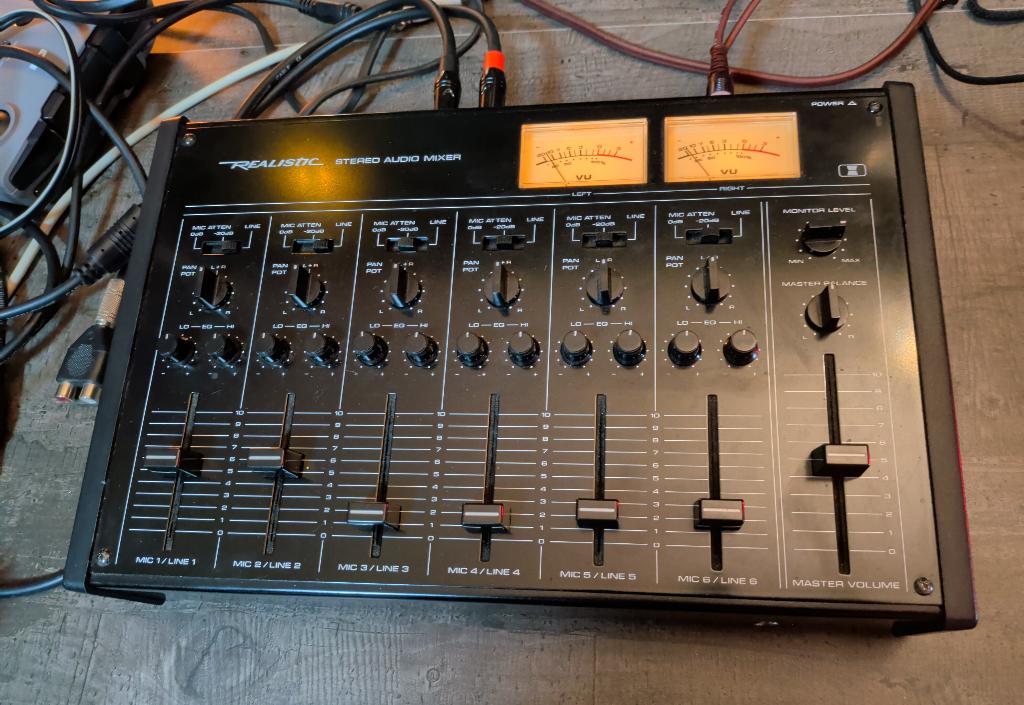 Vintage Realistic Mixer 6 kanaals 32-1210, Verzenden, Gebruikt, 5 tot 10 kanalen, Microfooningang