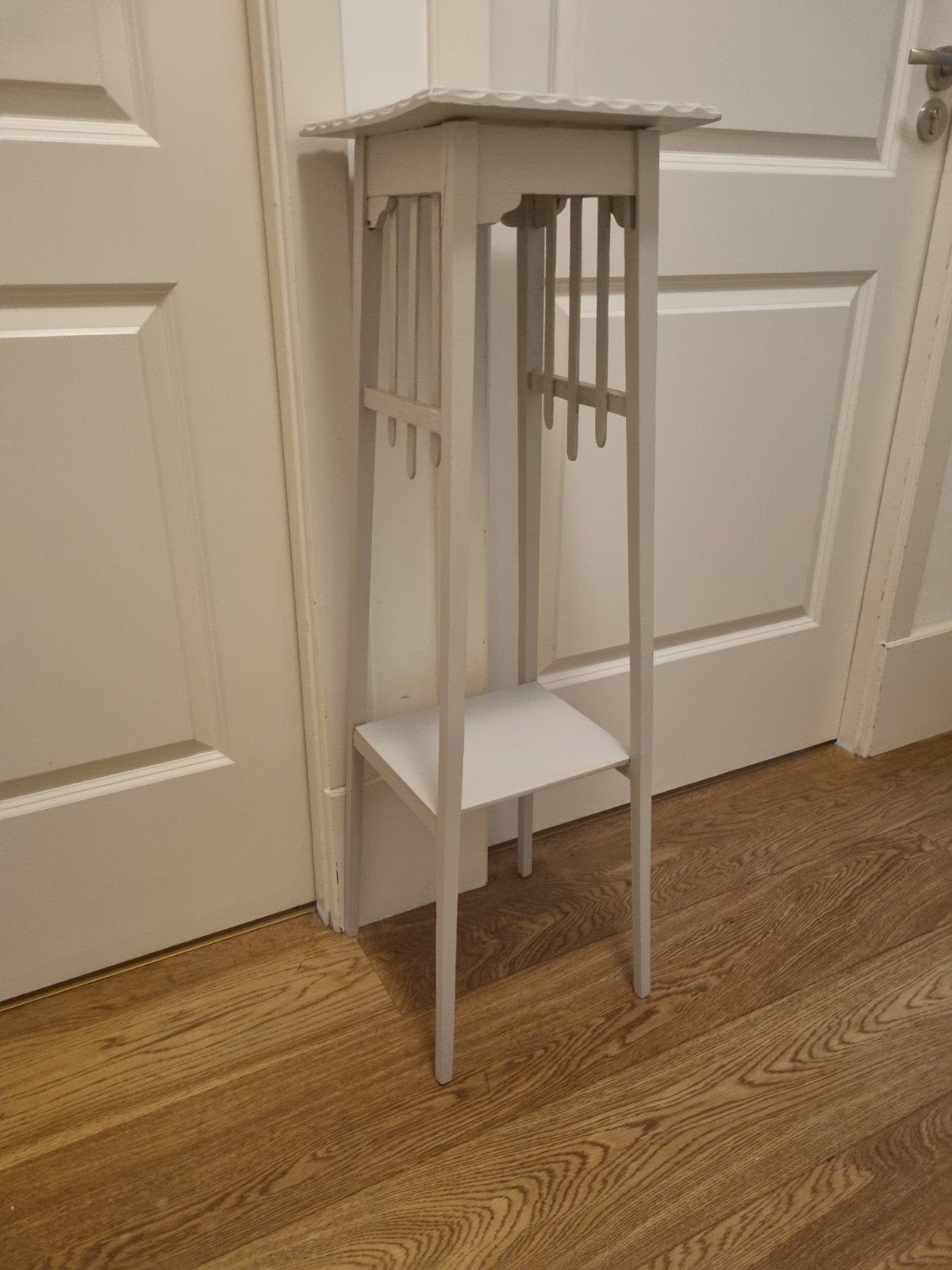 Decoratieve plantentafel / bloemenstandaard, Minder dan 55 cm, Gebruikt, Vierkant, Klassiek, landelijk