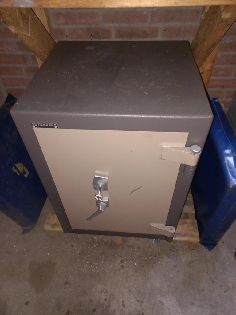 Bergh brandkast kluis - Robuuste beveiliging, Ophalen of Verzenden, Gebruikt, Brandkast