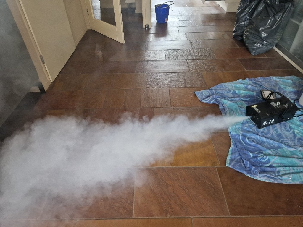 Rookmachine met 2 liter vloeistof, geurloos en ongevaarlijk, Ophalen, Zo goed als nieuw, Rookmachine