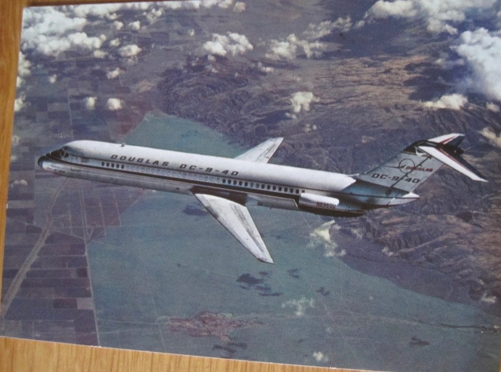 Douglas DC 9 40 - nieuwe ansichtkaart, Verzenden, 1980 tot heden, Ongelopen, Overige thema's