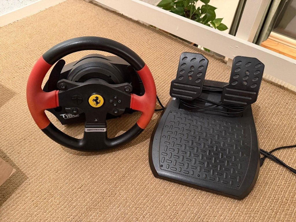 Thrustmaster T150 Ferrari Racestuur + Pedalen + Doos, Computers en Software, Ophalen, Gebruikt, Thustmaster
