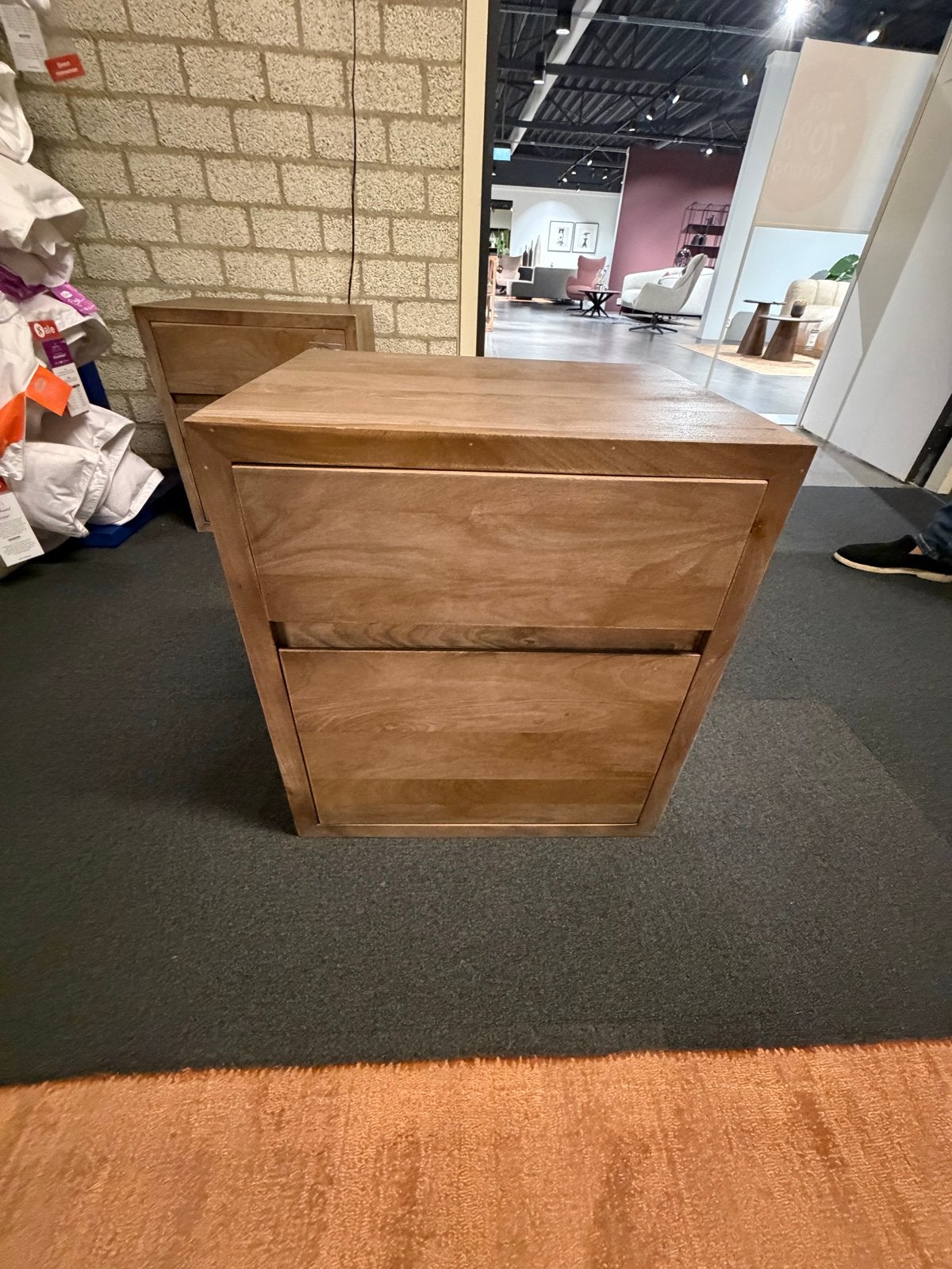 Set van 2 Nachtkastjes van Mangohout - Showroommodel, Huis en Inrichting, Ophalen, 55 tot 70 cm, Zo goed als nieuw, 45 tot 65 cm