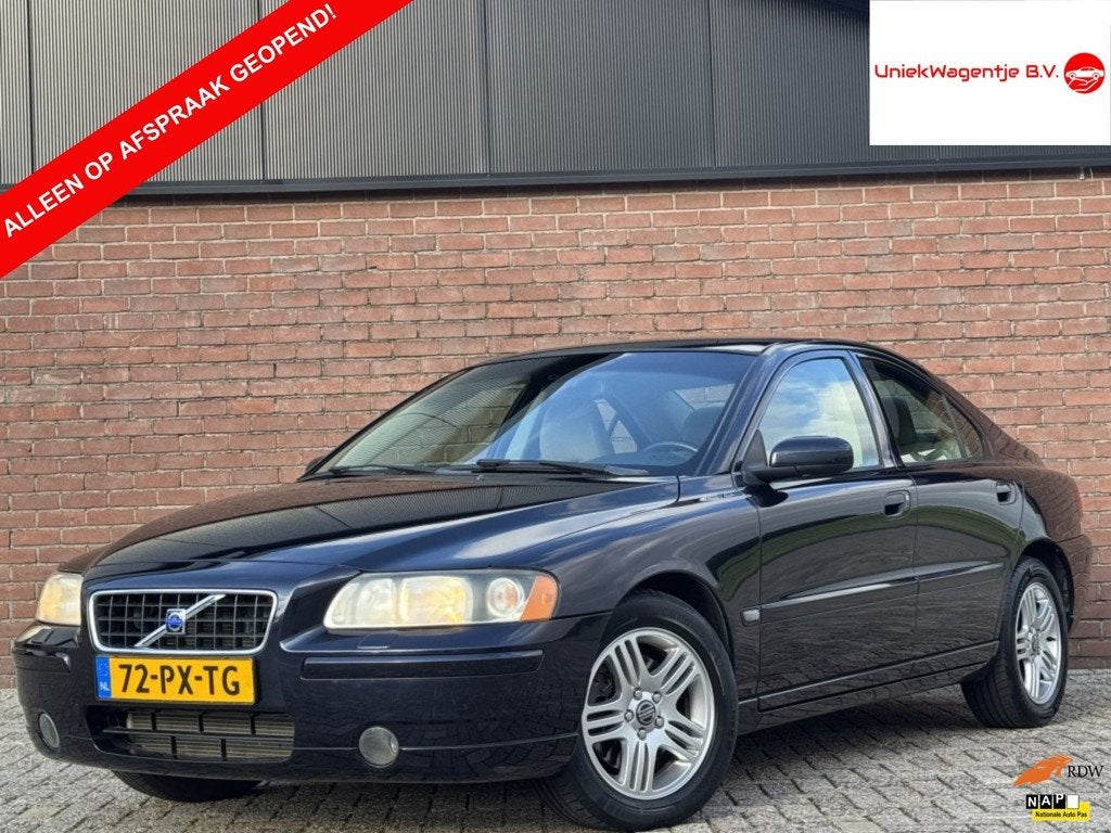 Volvo S60 2.5T MOMENTUM | NL-AUTO! | CRUISE! | TREKHAAK!, Auto's, Volvo, Bedrijf, Te koop, S60, ABS, Airbags, Airconditioning