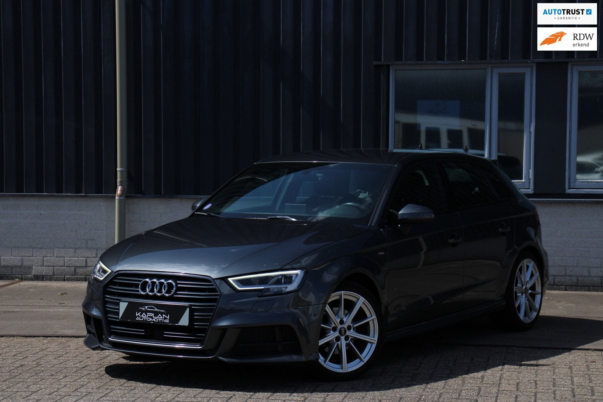 Audi A3 Sportback 35 1.5 TFSI AUT. CoD Sport 3x S-Line ACC S, Auto's, Audi, Zwart, 4 cilinders, 150 pk, Leder en Stof
