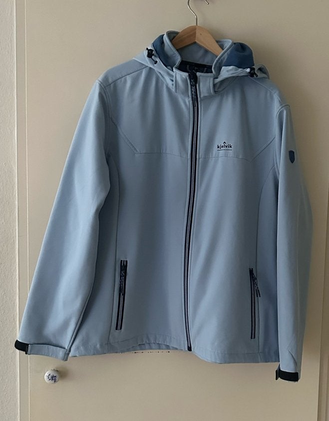 Kjelvik softshell jas lichtblauw - Maat L - Winddicht, Kleding | Dames, Ophalen of Verzenden, Zo goed als nieuw, Maat 42/44 (L)