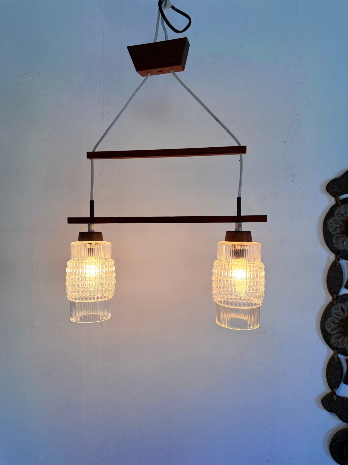 Vintage Deense teakhouten hanglamp ‘60, Glas, Vintage retro buisframe design rotan webbing papercord deens, Zo goed als nieuw