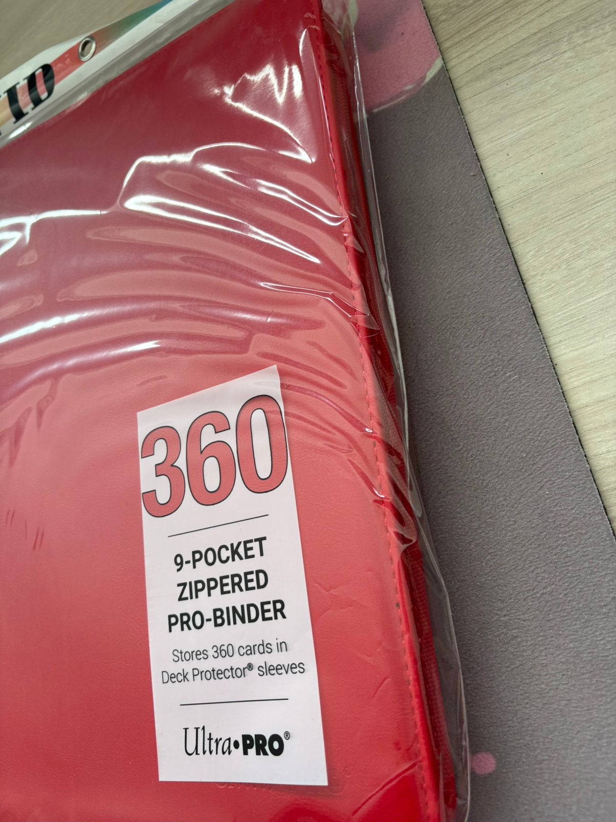 Rood ULTRA PRO Vivid 9 Pocket Zippered Pro Binder - Red, Ophalen of Verzenden, Zo goed als nieuw