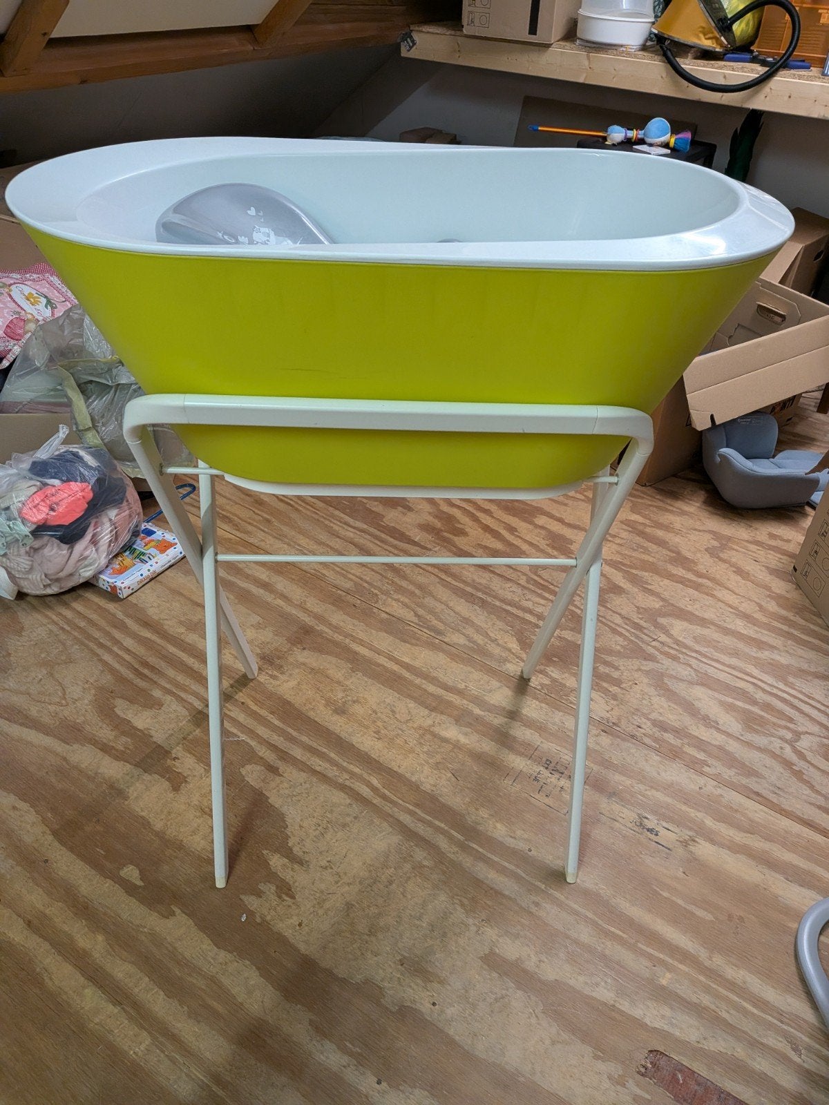 Babybadje met standaard en badzitje lime, Zo goed als nieuw, Badje, Standaard, Ophalen
