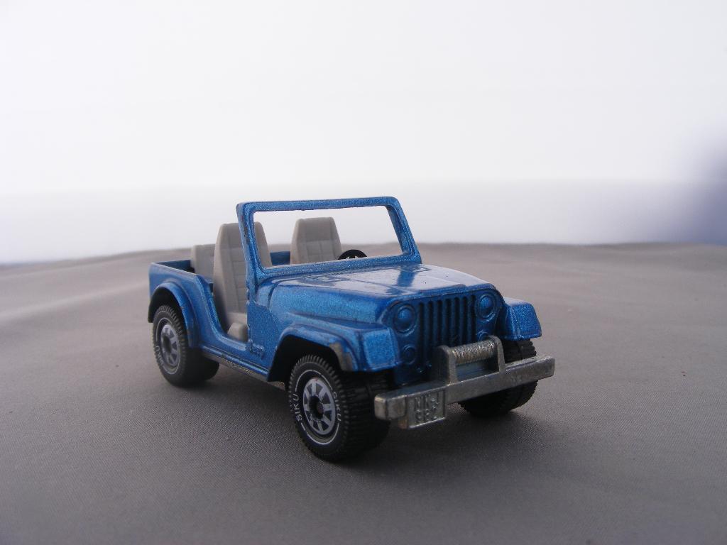 Jeep cj-5, siku 1053 w germany 3 inch, Ophalen of Verzenden, Zo goed als nieuw, Auto