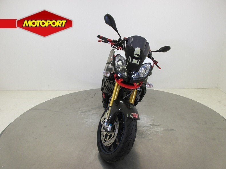 Aprilia TUONO 1000R FACTORY (bj 2008), Bas@piaggio.nl, Piaggio Benelux bv., Bedrijf, Minervum 7272
4817 ZM  Breda, NL