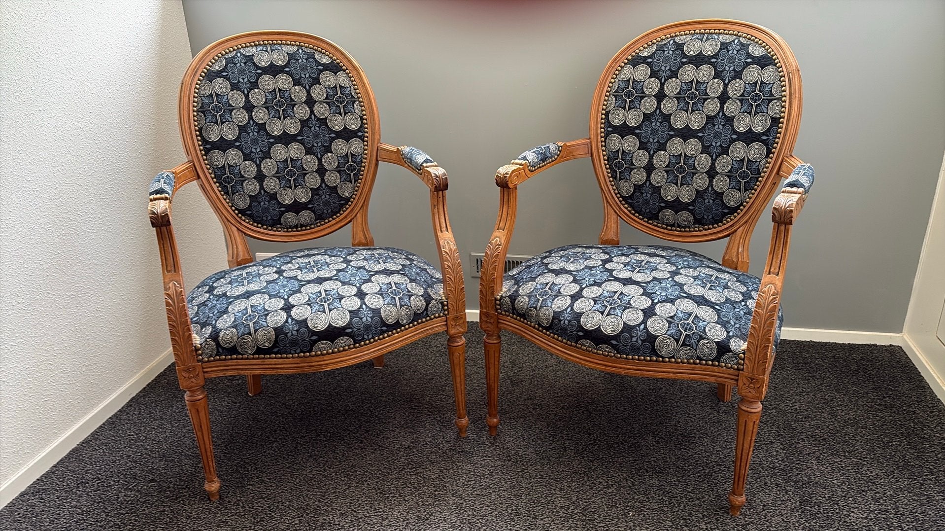 2 vintage stoeltjes +/- 60 jaar oud., Huis en Inrichting, Woonaccessoires | Wandplanken en Boekenplanken, Ophalen, Gebruikt