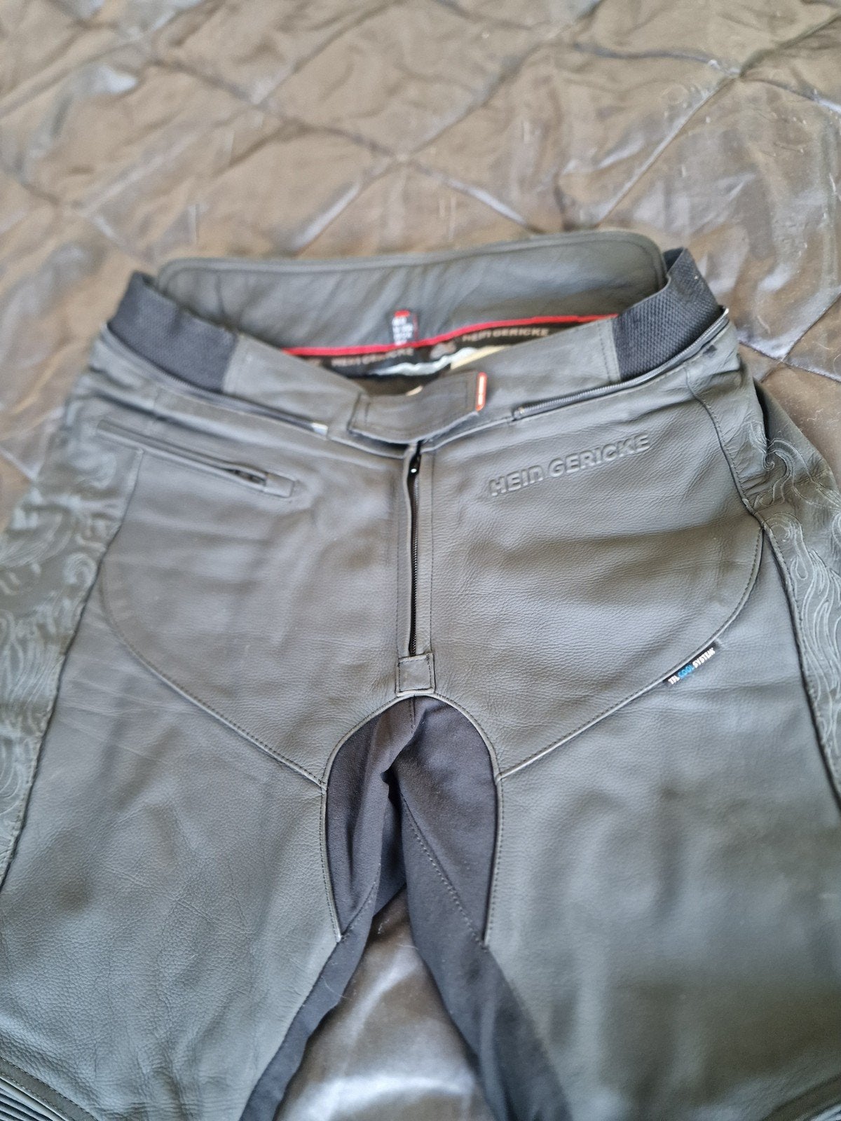 Hein Gericke dames motorbroek leer, maat 46, met borduursel, Motoren, Hein Gericke, Broek | leer, Ophalen of Verzenden, Dames