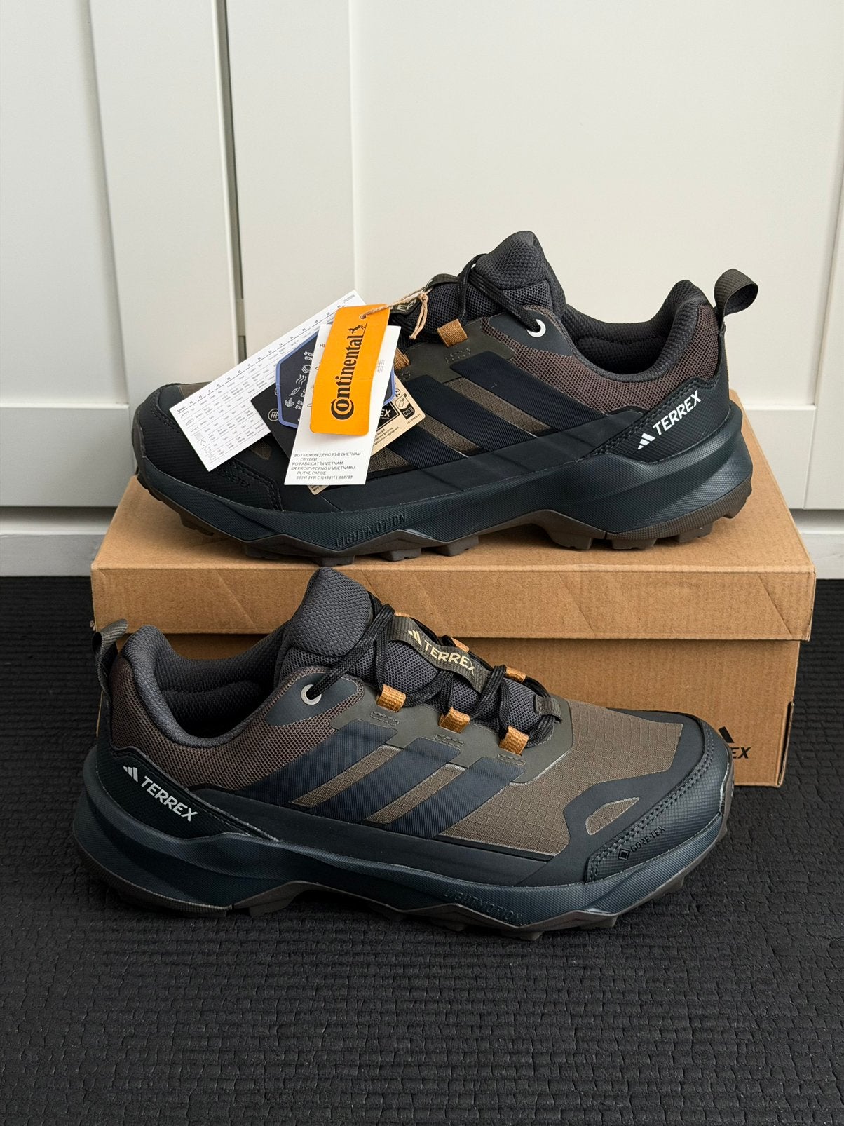 [Nieuw] Adidas Terrex Skychaser AX5 GTX maat 42, Zwart, Nieuw, Ophalen of Verzenden, Sneakers of Gympen