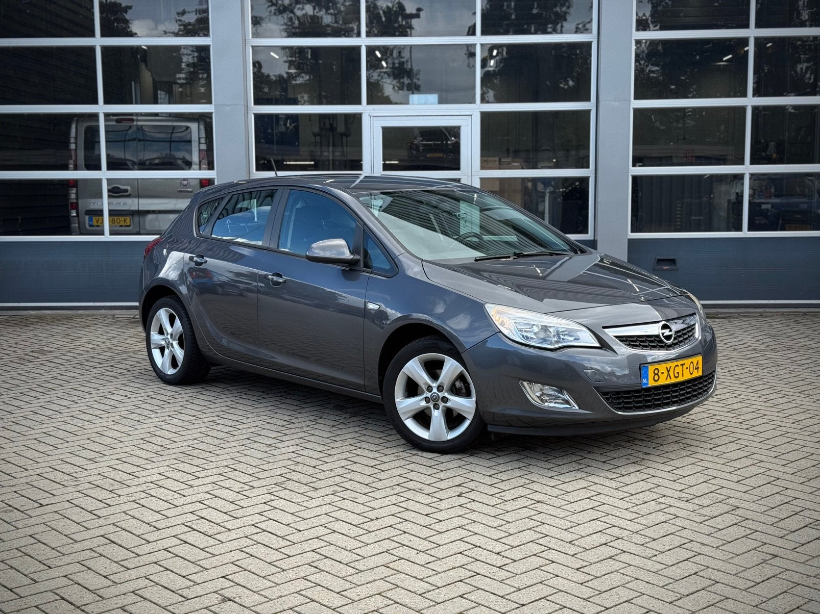 Opel Astra 1.6 Ecotec 5D 2012 Grijs  | Airco | Cruisecontrol, Voorwielaandrijving, Euro 5, Stof, 1250 kg