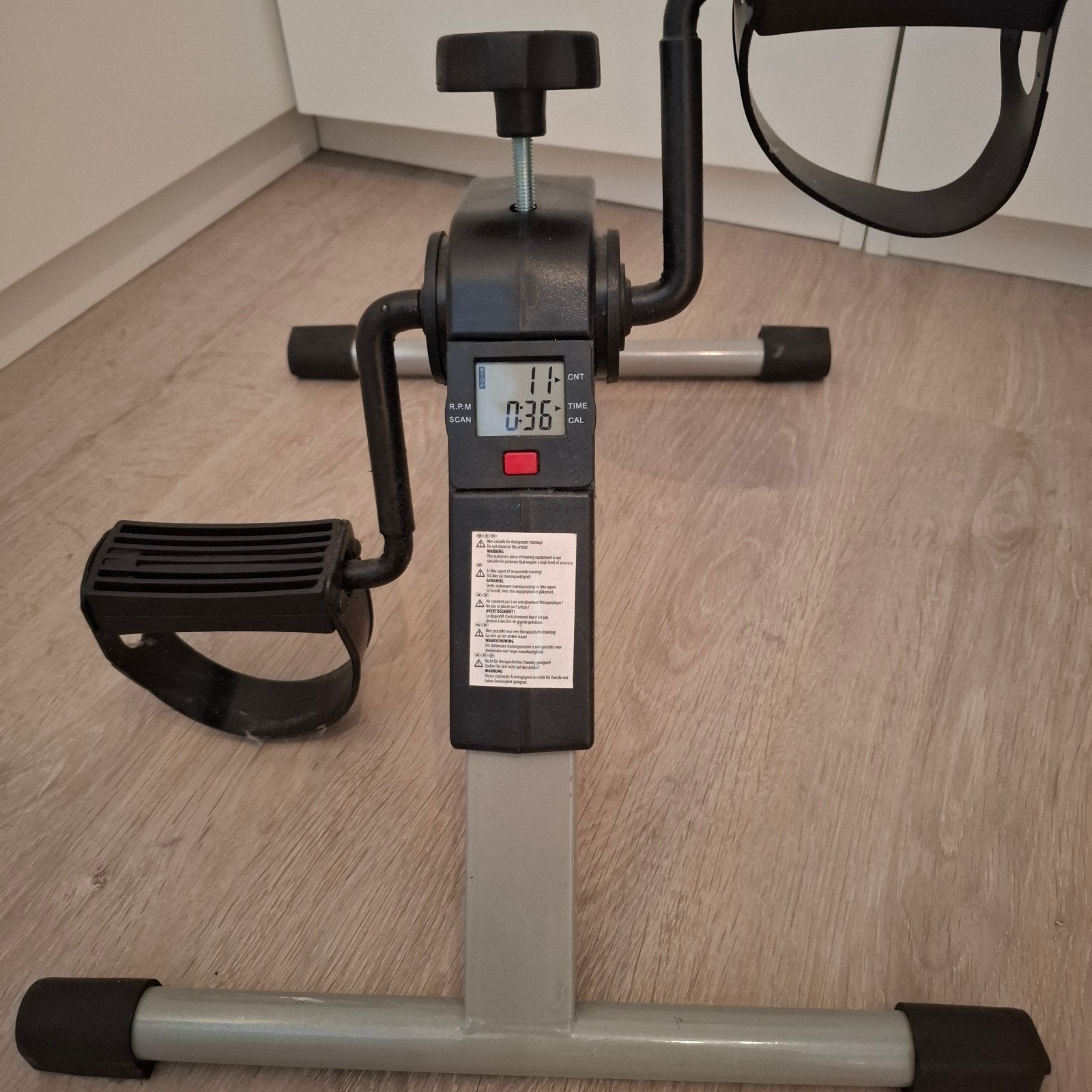 Mini Hometrainer / Stoelfiets - Ideaal voor thuis, Ophalen, Armen, Zo goed als nieuw, Metaal