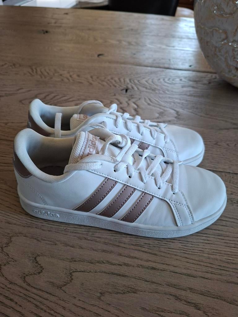Adidas sneakers, Kleding | Dames, Ophalen, Adidas, Wit, Nieuw