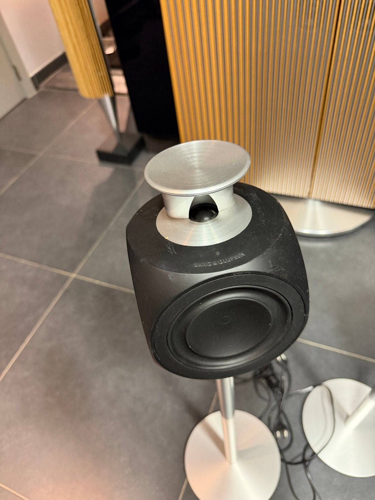 Bang & Olufsen Beolab 3 Mk2 met gebruikssporen b&o, 150 watt of meer, Stereo speakers, Gebruikt, Inclusief muurbeugels