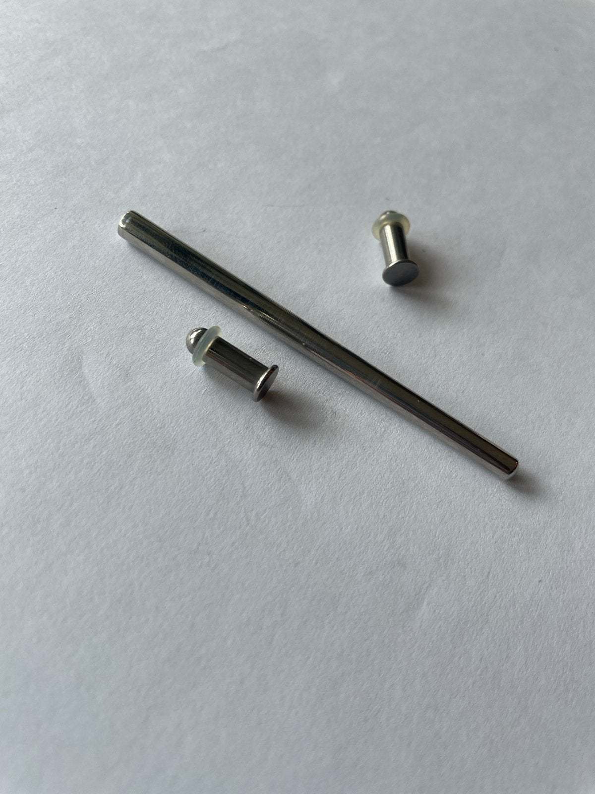 4mm Stretch Set RVS Taper met 2x Plugs, Ophalen of Verzenden, Zo goed als nieuw, Staal, Oor- of Traguspiercing