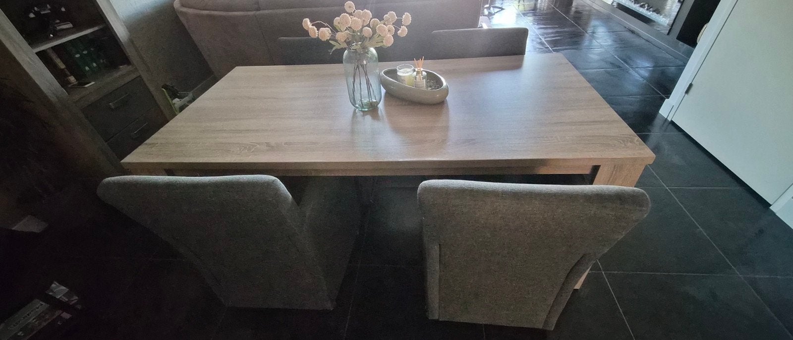 Elegante eettafel met 4 stoelen - Zo goed als nieuw, Huis en Inrichting, Tafels | Eettafels, Ophalen, Overige materialen, 100 tot 150 cm