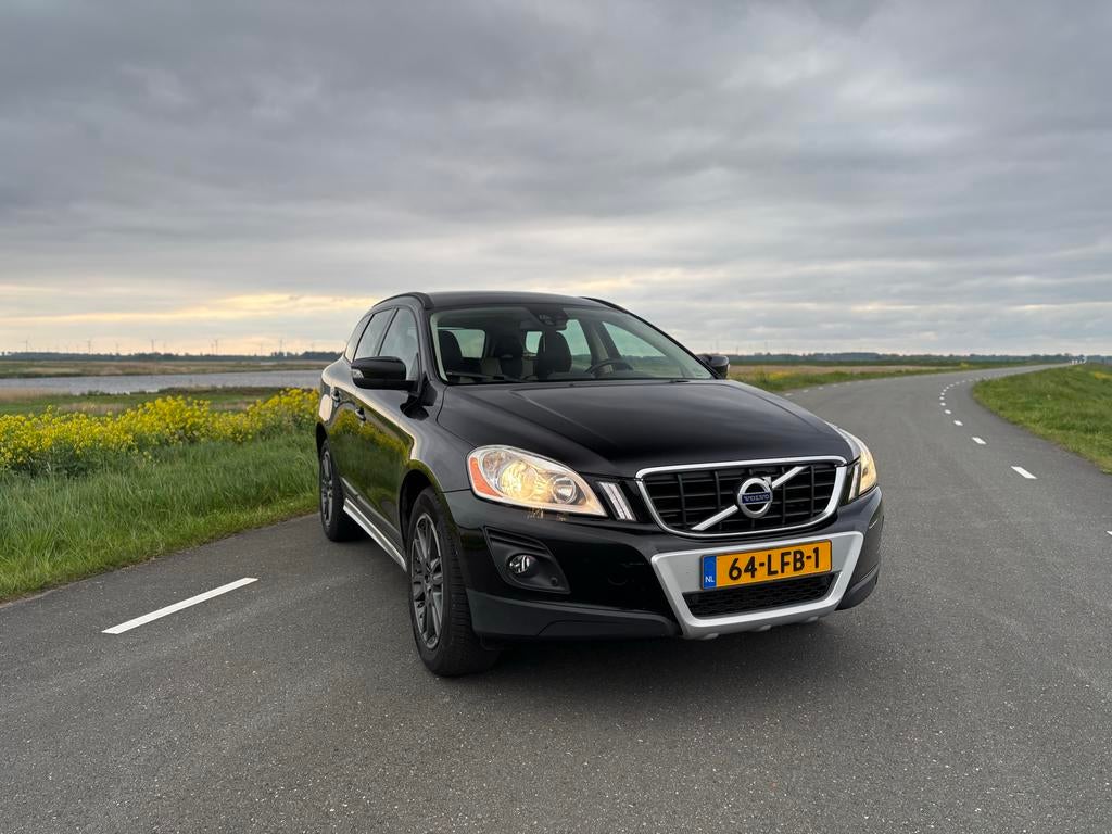 Volvo XC60 2.4 D FWD 2010 Zwart, Auto's, Volvo, Voorwielaandrijving, Beige, 1618 kg, Zwart