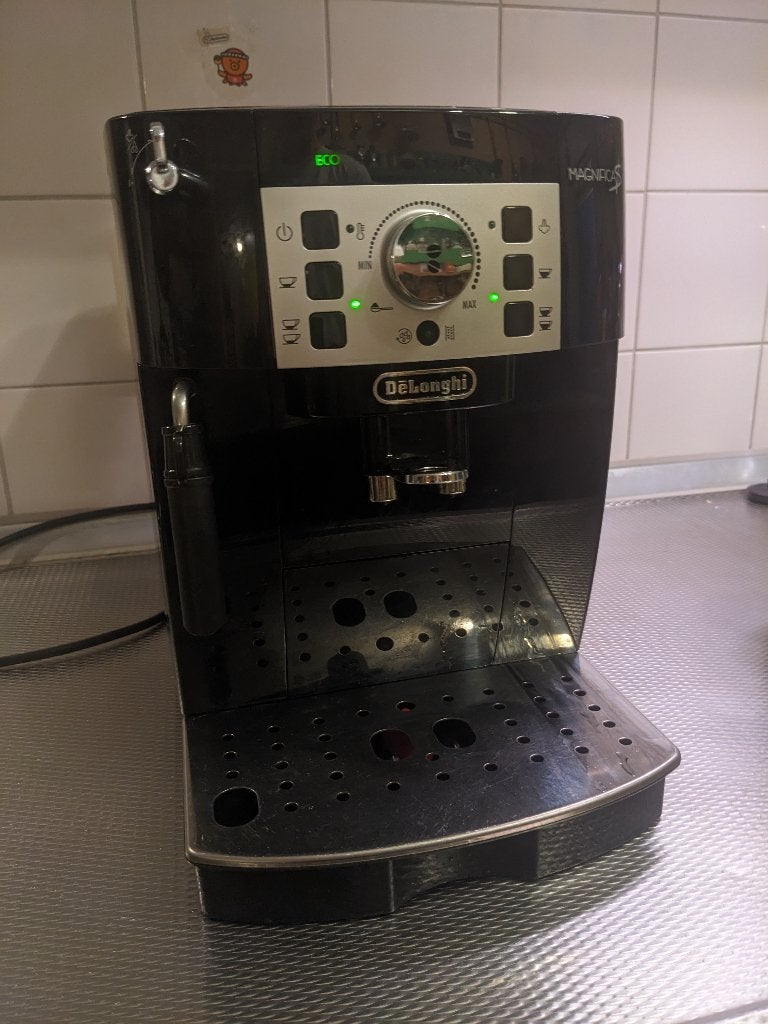 Delonghi Magnifica S zwart, Ophalen, Gebruikt, Koffiemachine, Afneembaar waterreservoir