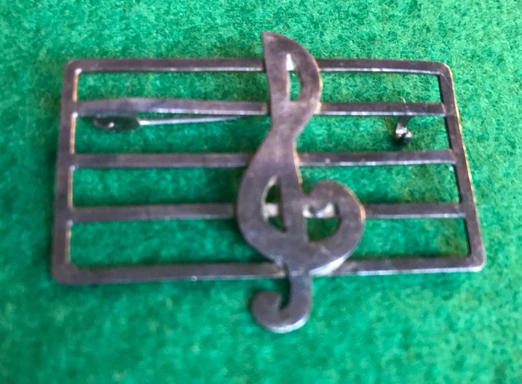 Broche Muzieksleutel, Sieraden, Tassen en Uiterlijk, Broches, Overige materialen, Gebruikt, Minder dan 4 cm, Ophalen of Verzenden