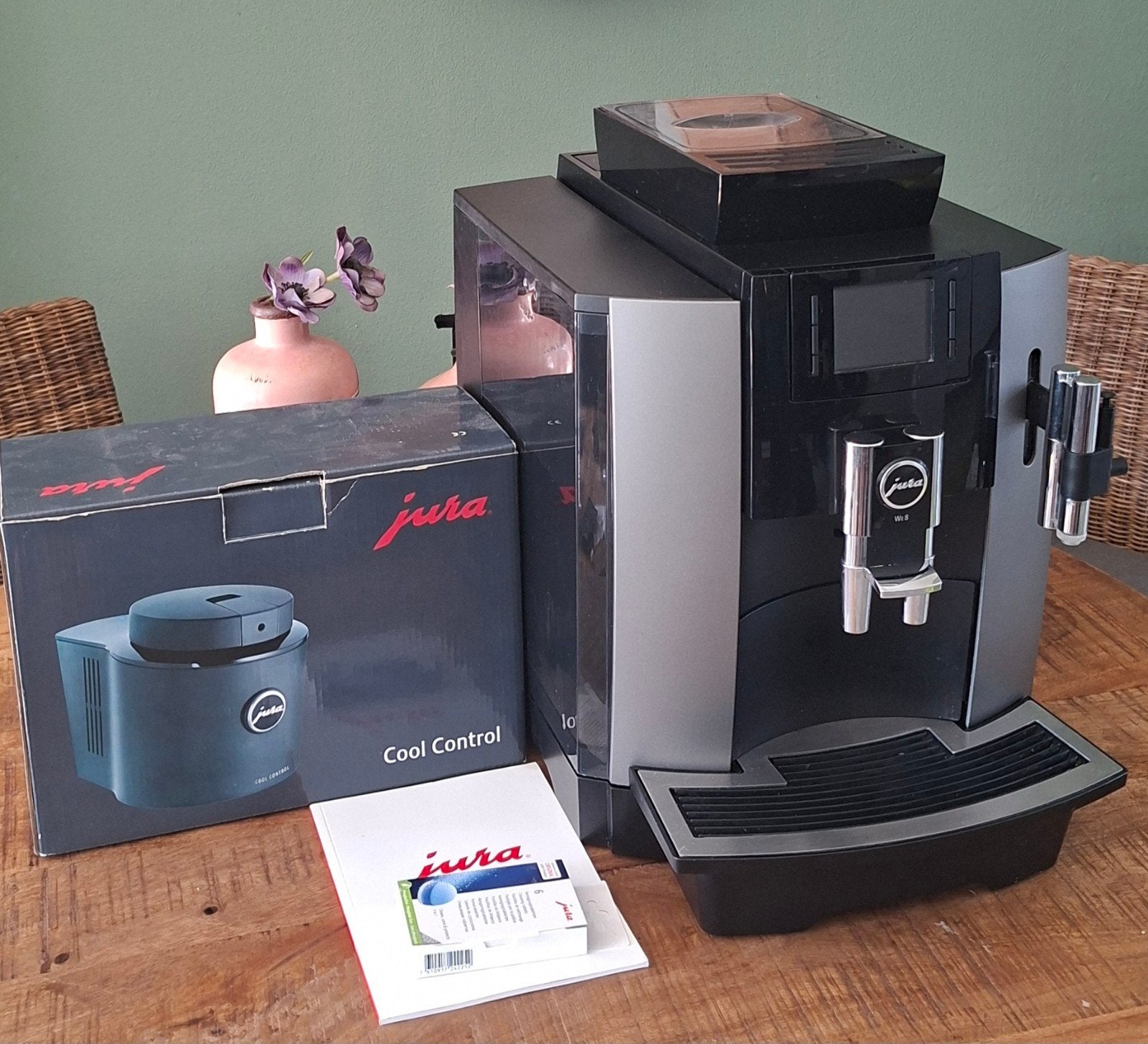 Jura We8 Dark inox incl Cool Control, Witgoed en Apparatuur, Koffiezetapparaten, Ophalen, Afneembaar waterreservoir, 10 kopjes of meer