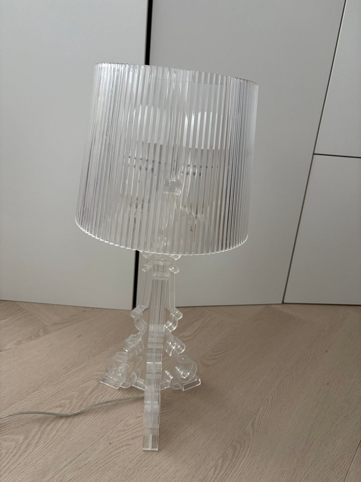 Tafellamp in stijl van Kartell Bourgie - Goede staat, Huis en Inrichting, Gebruikt, Overige merken, E14 (klein), Wit